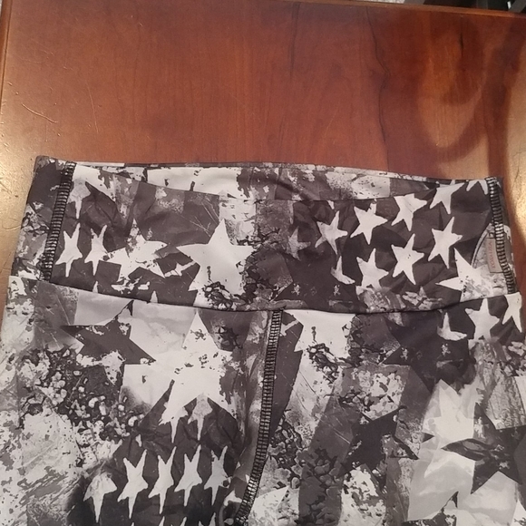 Workout Capris - Picture 5 of 6